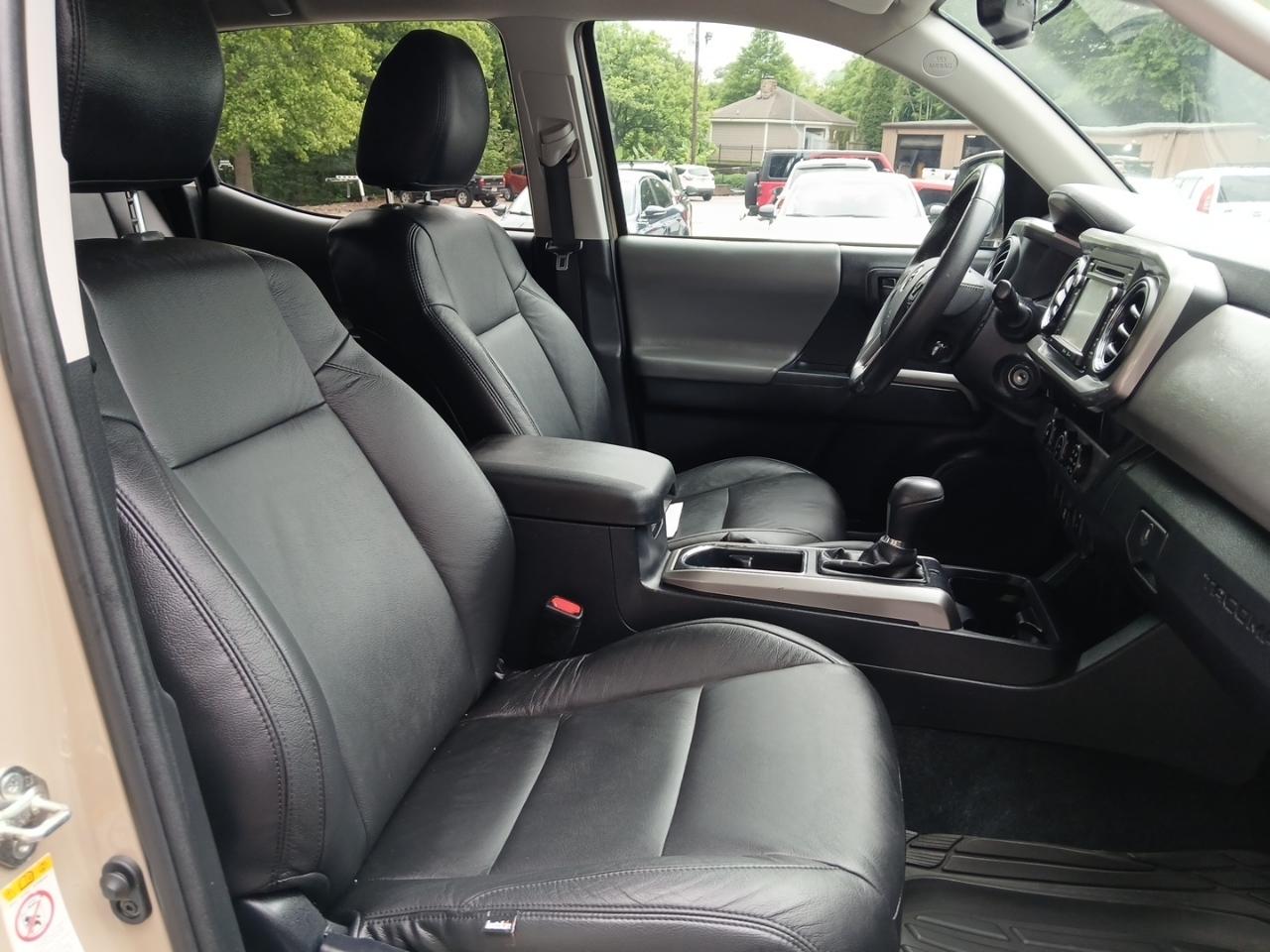 Toyota Tacoma 2WD Double Cab V6 AT SR5 (Natl) 2019