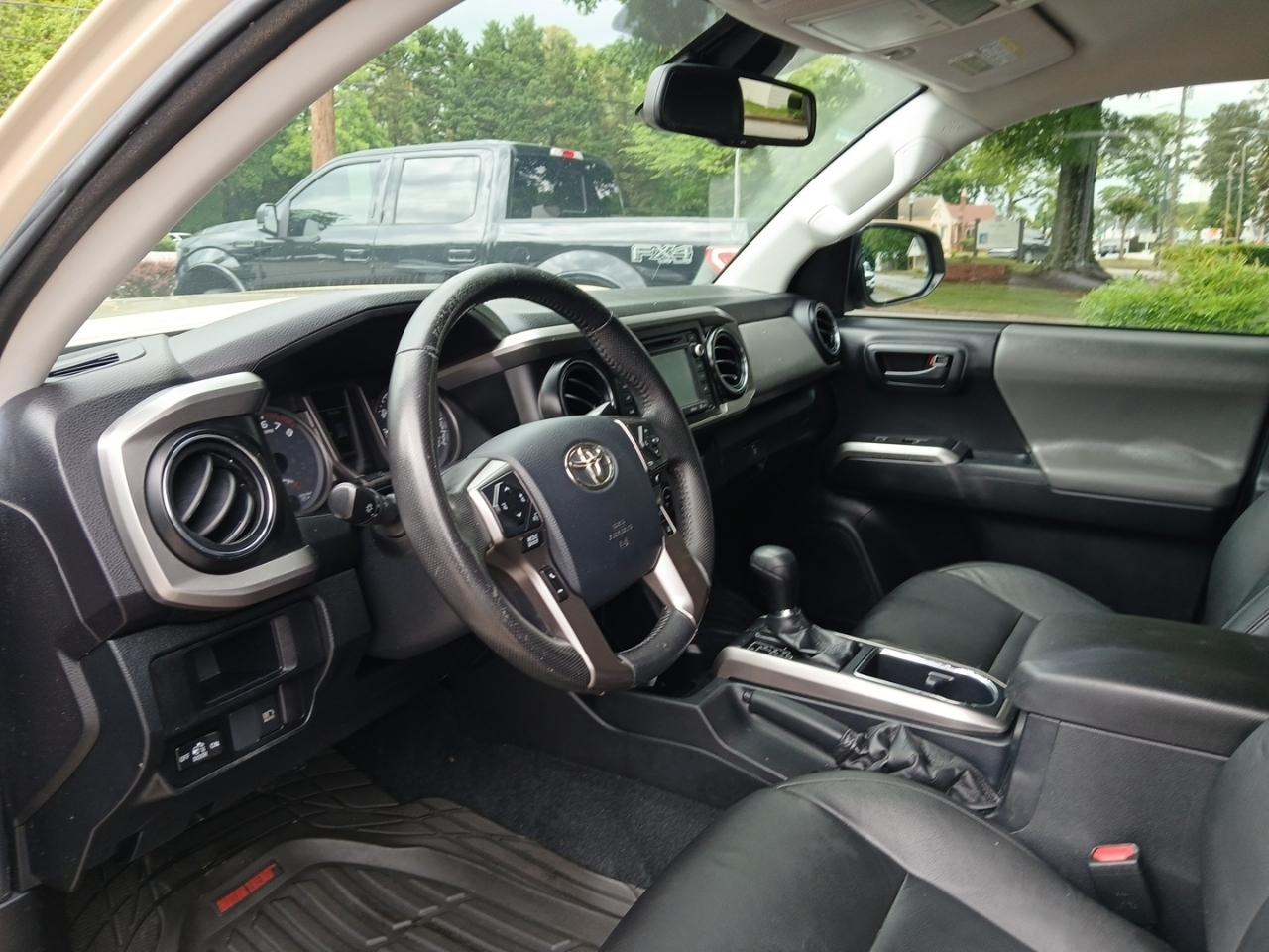 Toyota Tacoma 2WD Double Cab V6 AT SR5 (Natl) 2019