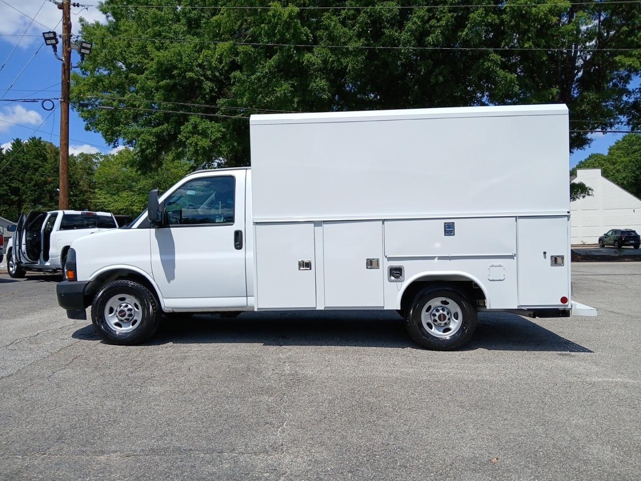 GMC Savana G3500 139 in. 2023