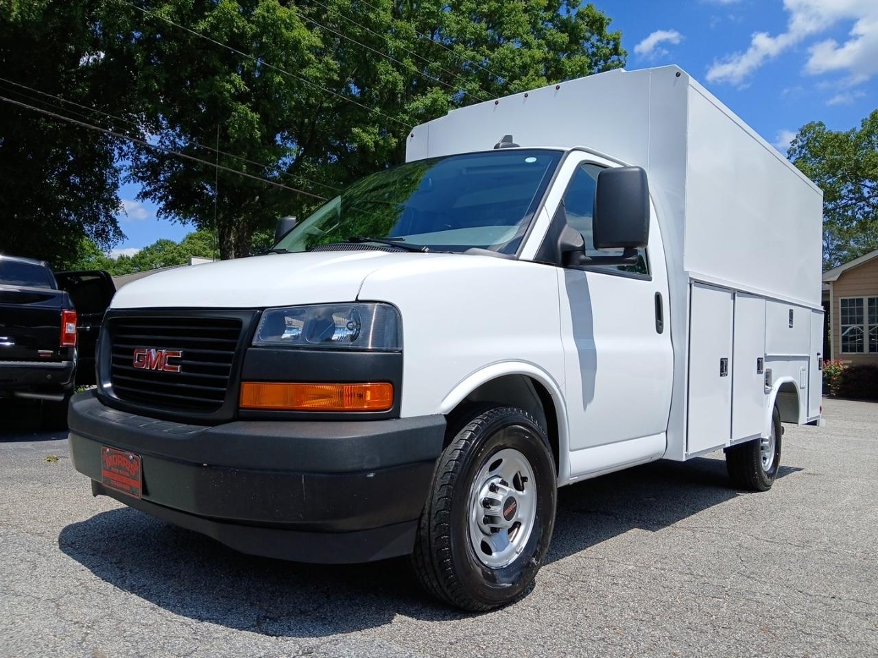 GMC Savana G3500 139 in. 2023