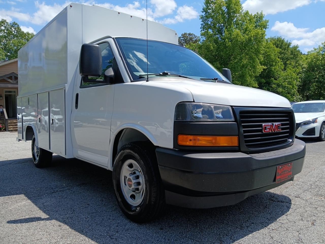 GMC Savana G3500 139 in. 2023