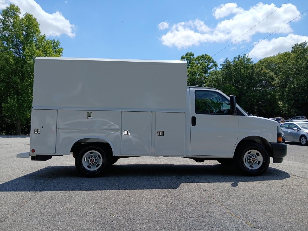 GMC Savana G3500 139 in. 2023