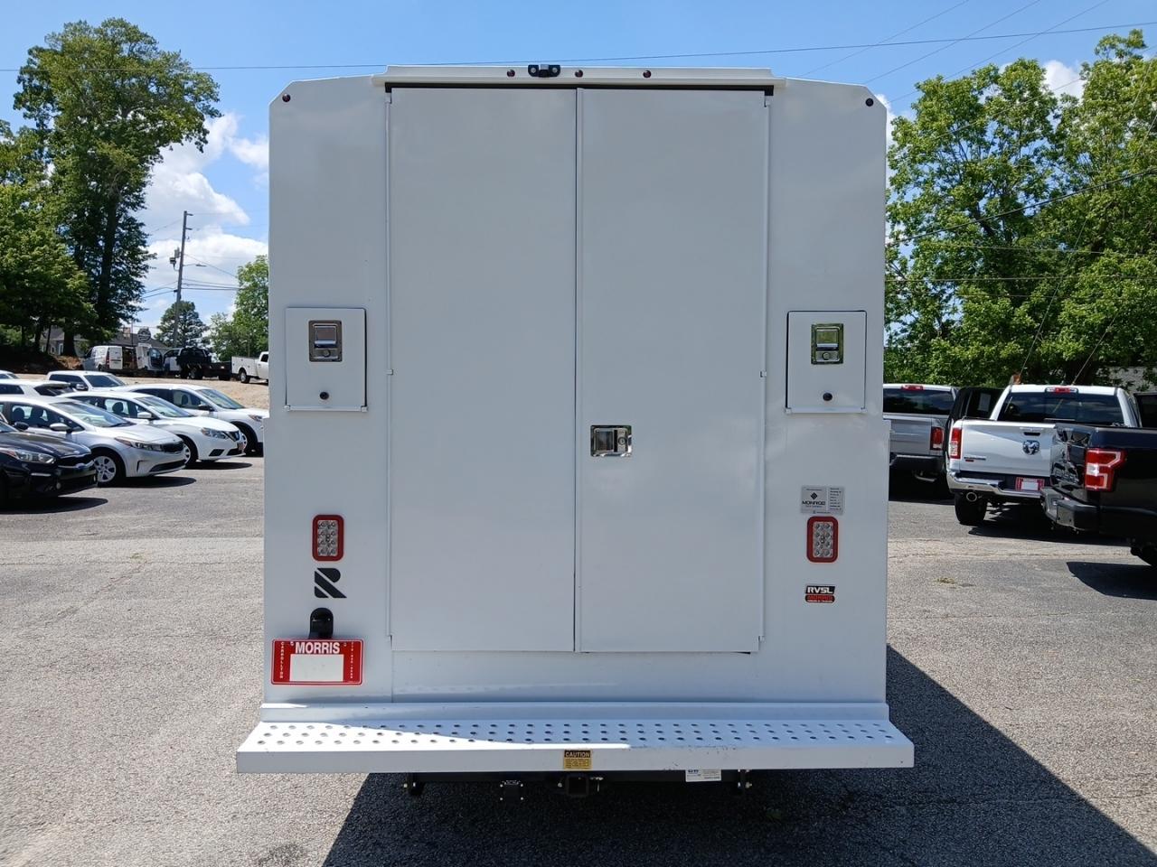 GMC Savana G3500 139 in. 2023