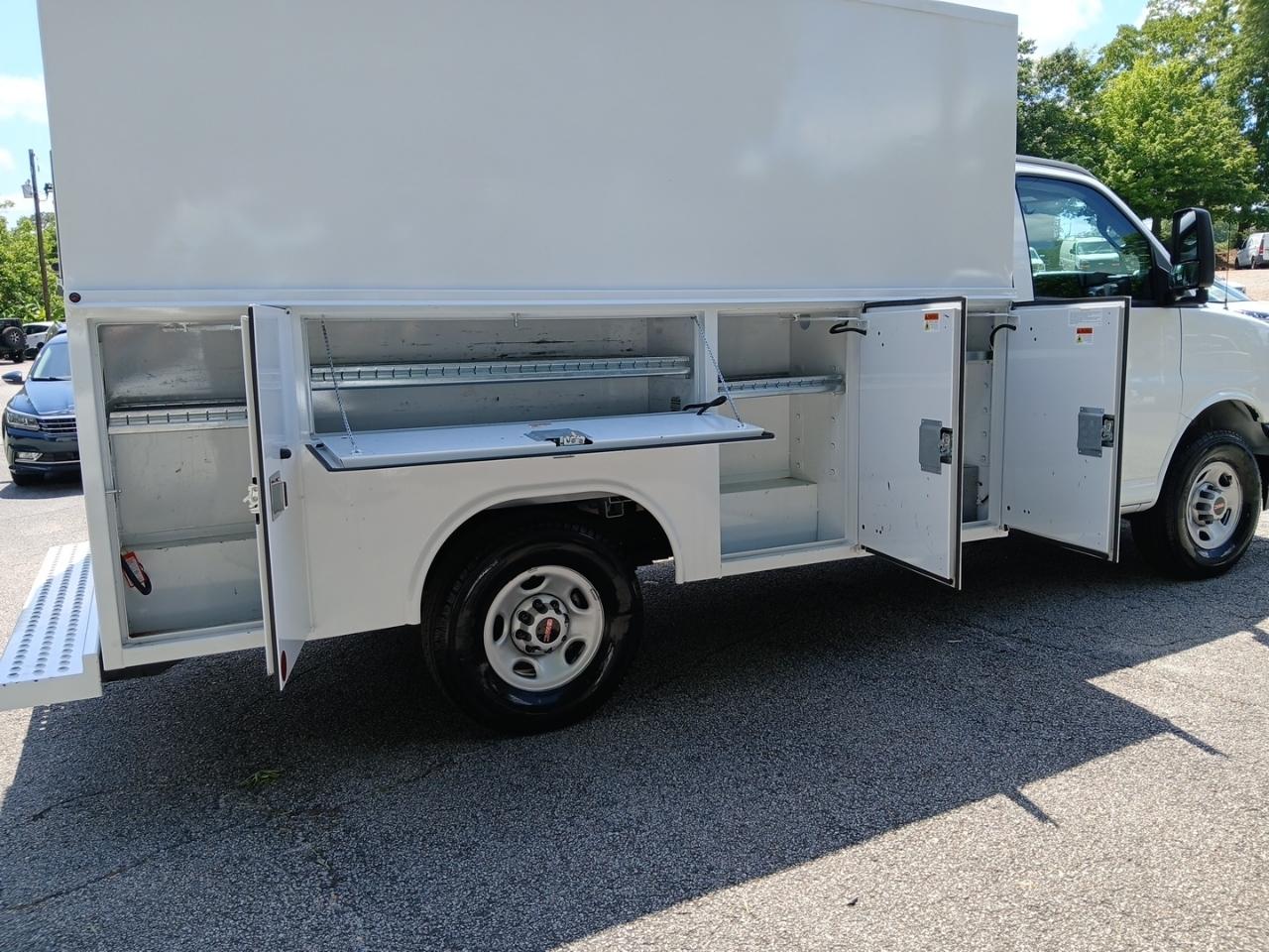 GMC Savana G3500 139 in. 2023