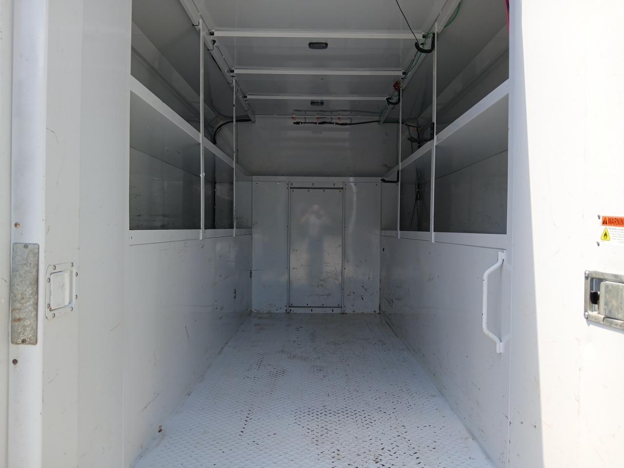 GMC Savana G3500 139 in. 2023