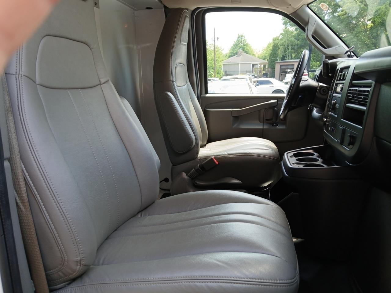 GMC Savana G3500 139 in. 2023