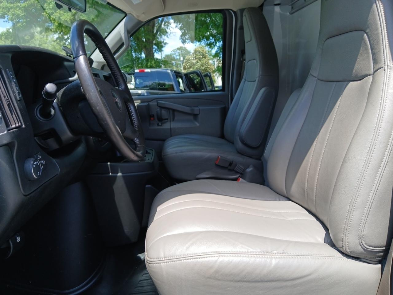 GMC Savana G3500 139 in. 2023