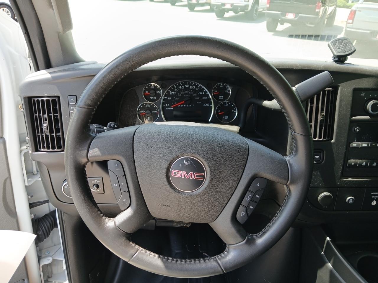 GMC Savana G3500 139 in. 2023