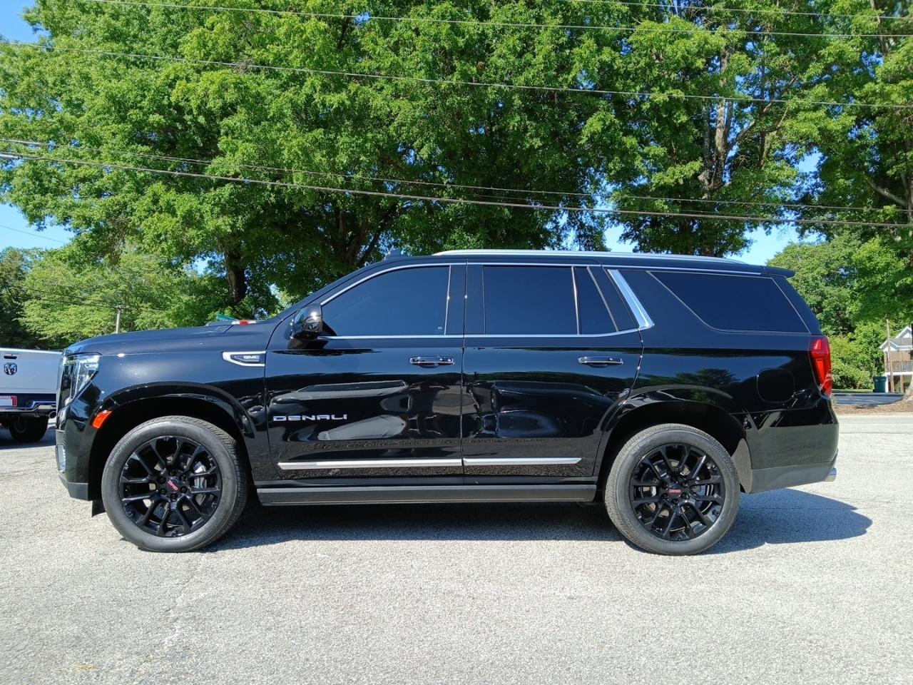 GMC Yukon Denali 4WD 2023