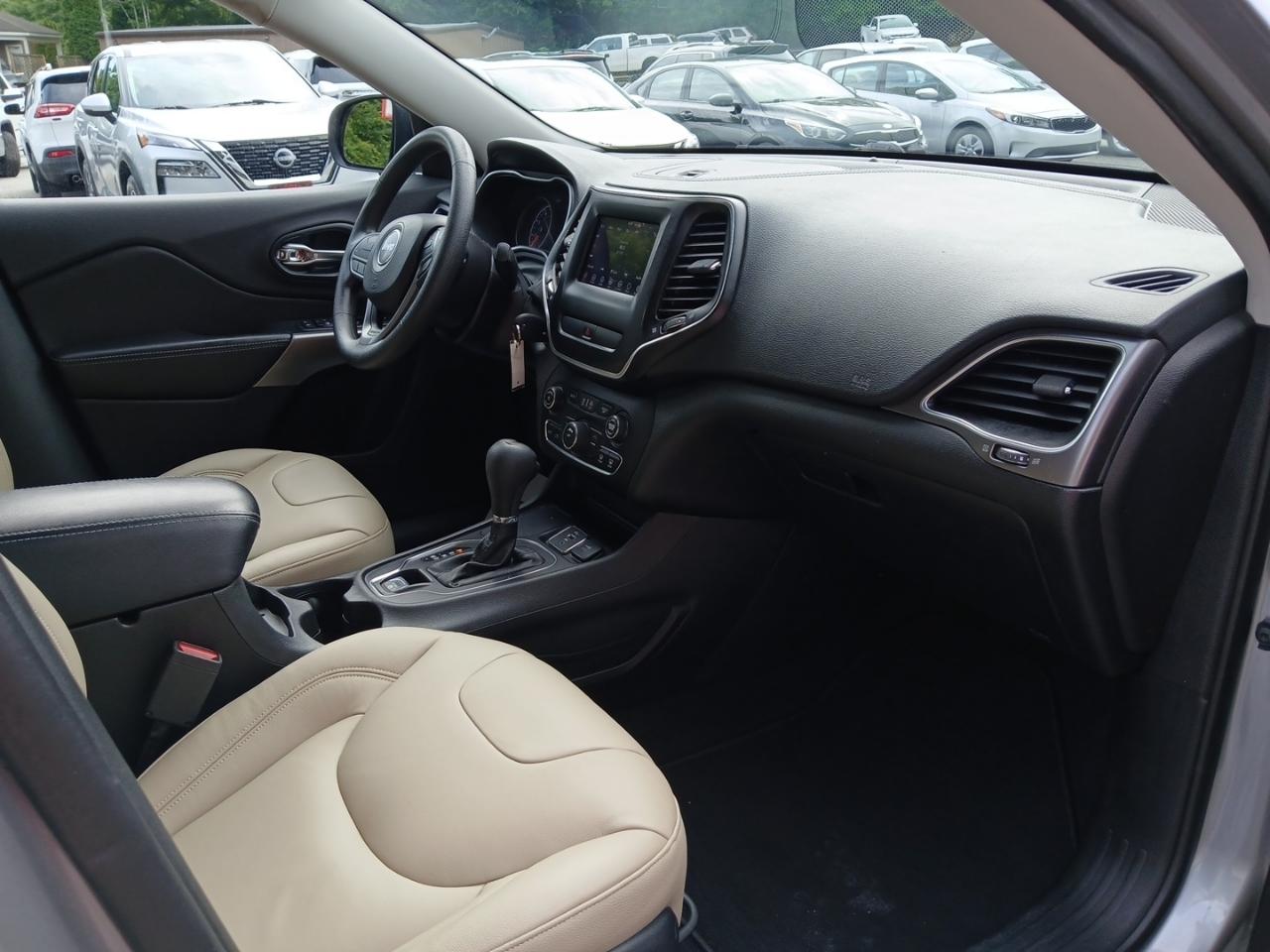 Jeep Cherokee Latitude FWD 2019