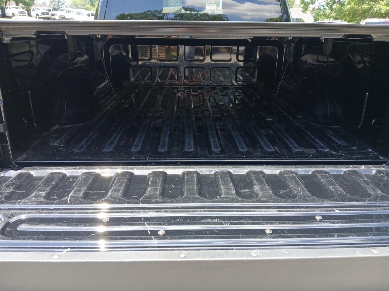 RAM 1500 Classic Tradesman Crew Cab SWB 4WD 2022