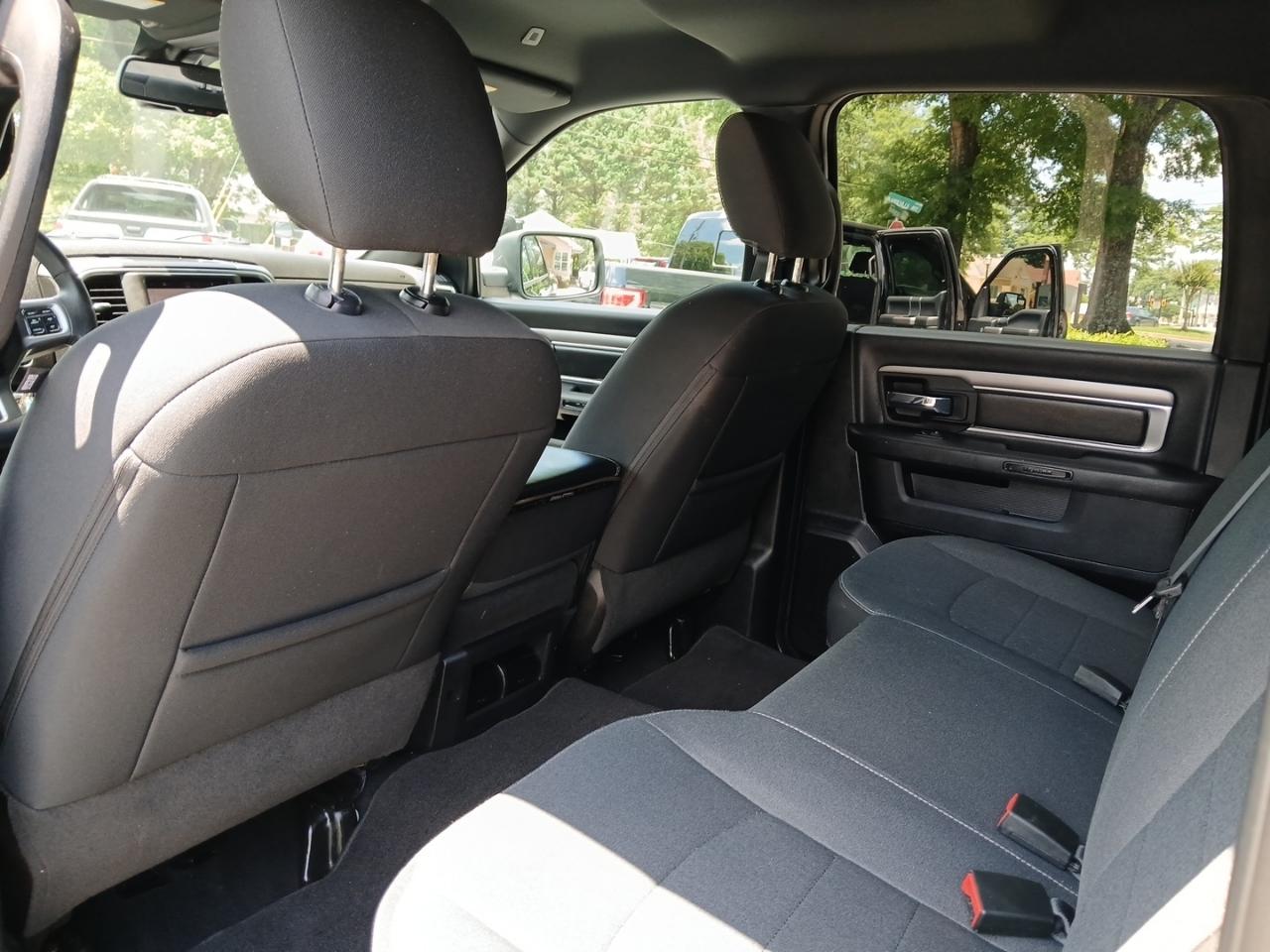 RAM 1500 Classic Tradesman Crew Cab SWB 4WD 2022