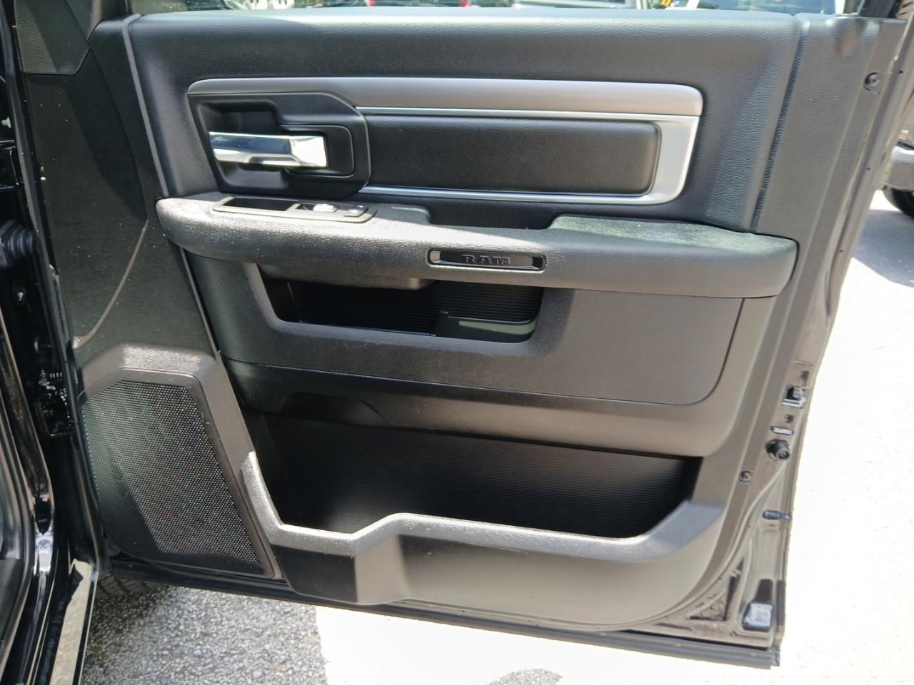 RAM 1500 Classic Tradesman Crew Cab SWB 4WD 2022