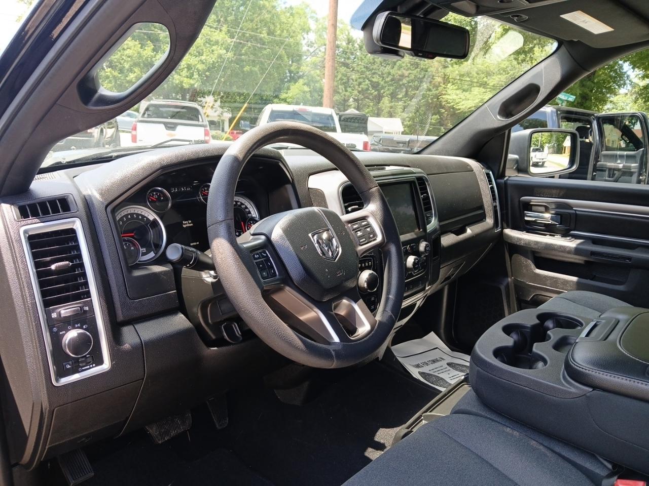 RAM 1500 Classic Tradesman Crew Cab SWB 4WD 2022