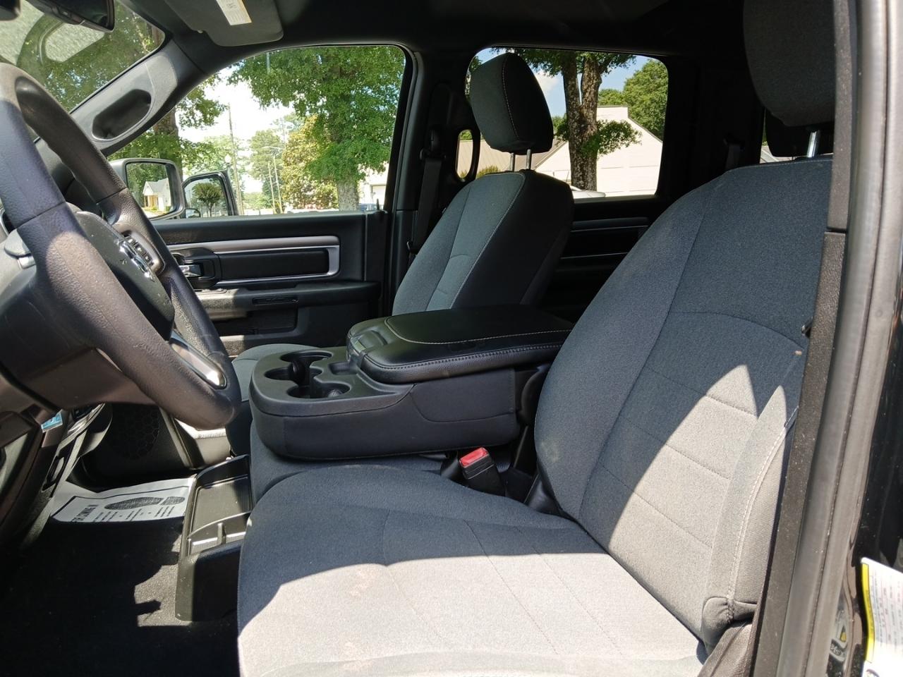 RAM 1500 Classic Tradesman Crew Cab SWB 4WD 2022