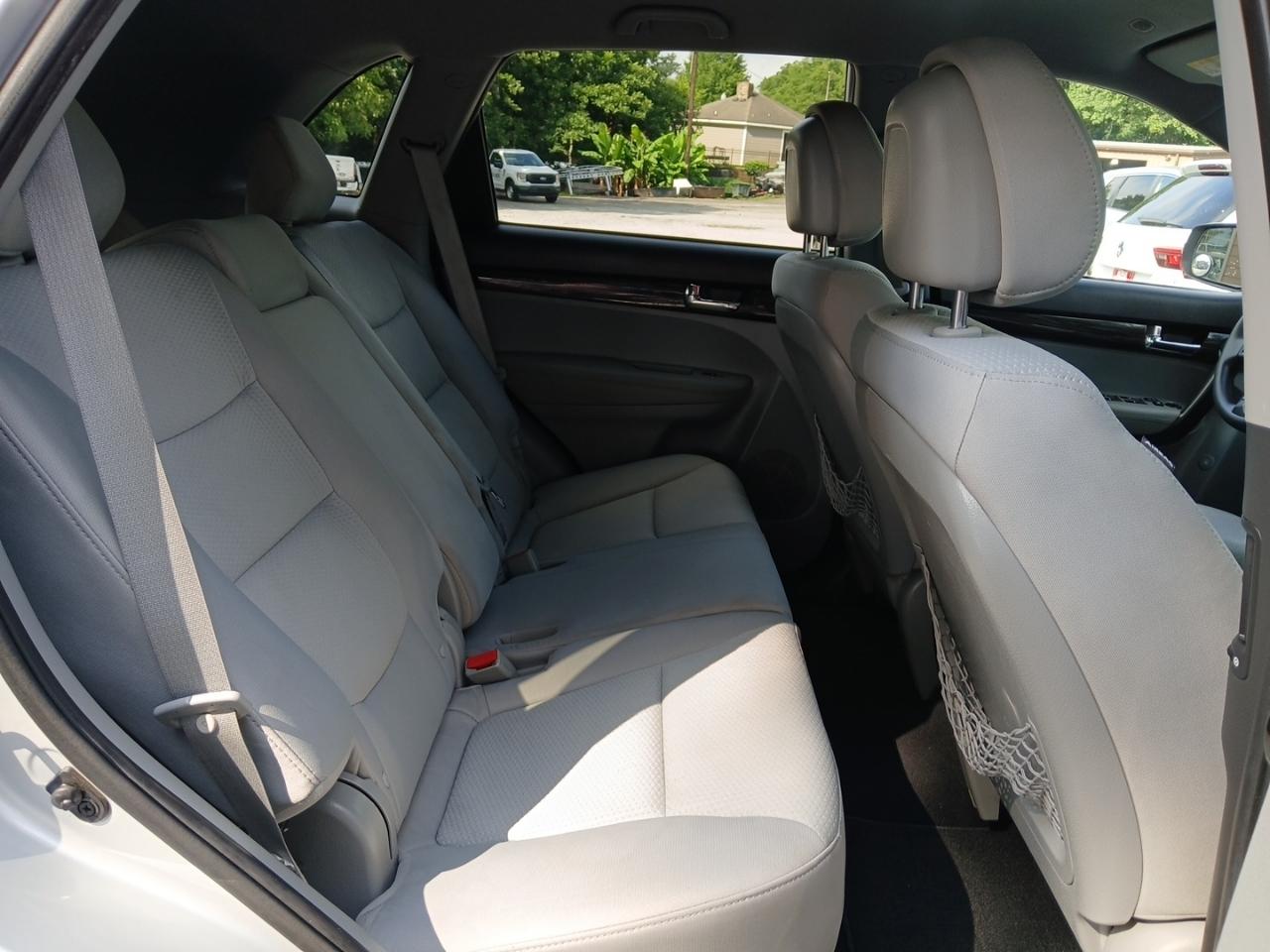 Kia Sorento LX 2WD 2012