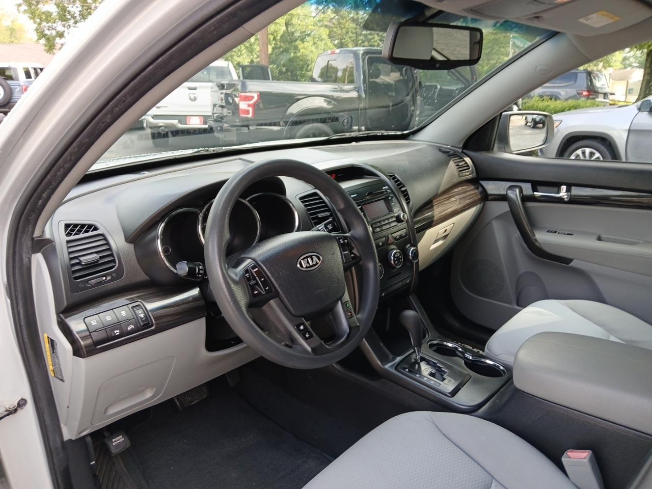 Kia Sorento LX 2WD 2012