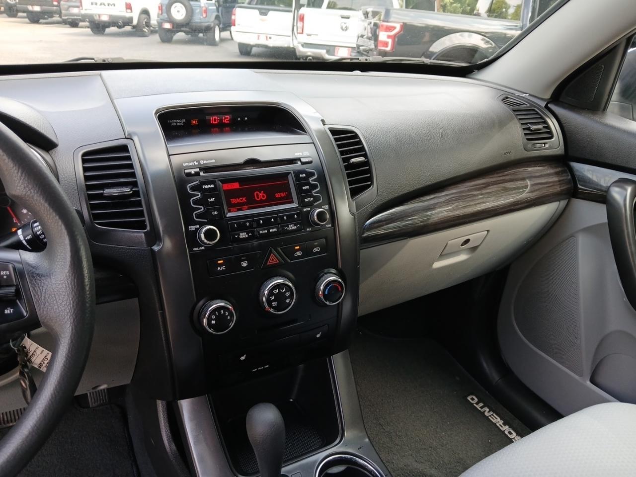 Kia Sorento LX 2WD 2012