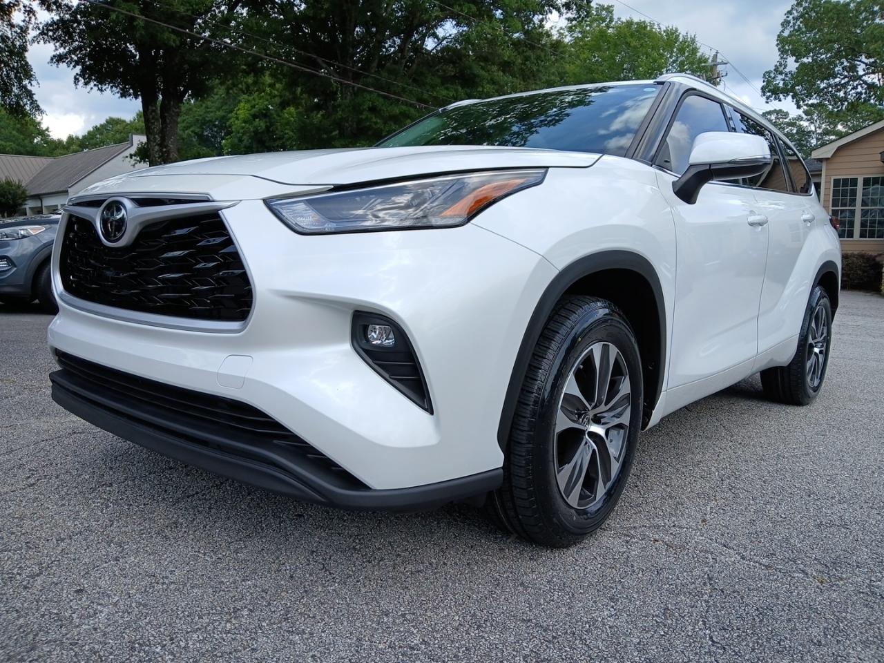 Toyota Highlander XLE FWD V6 2022