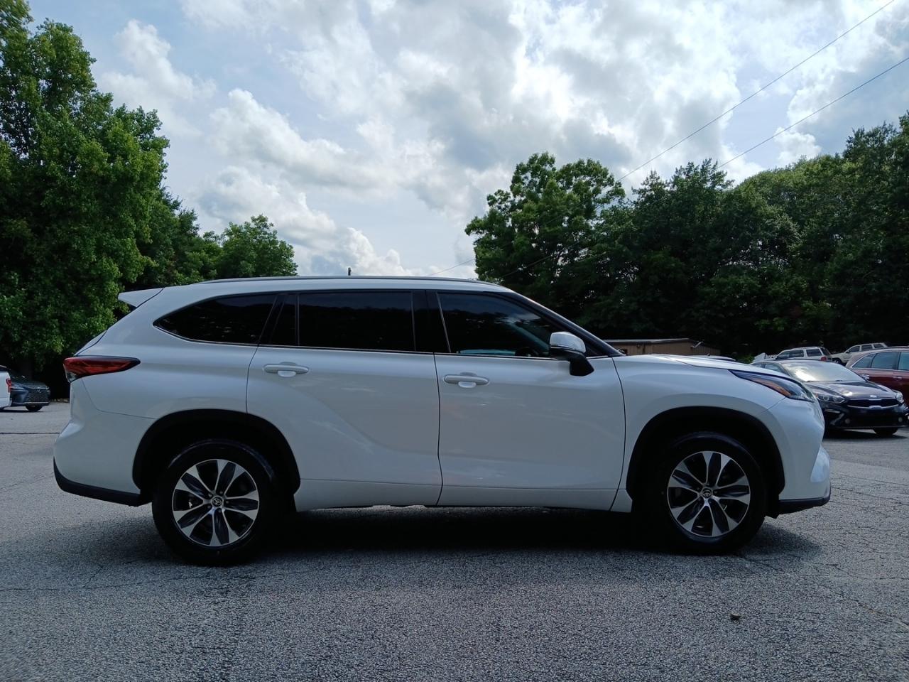 Toyota Highlander XLE FWD V6 2022