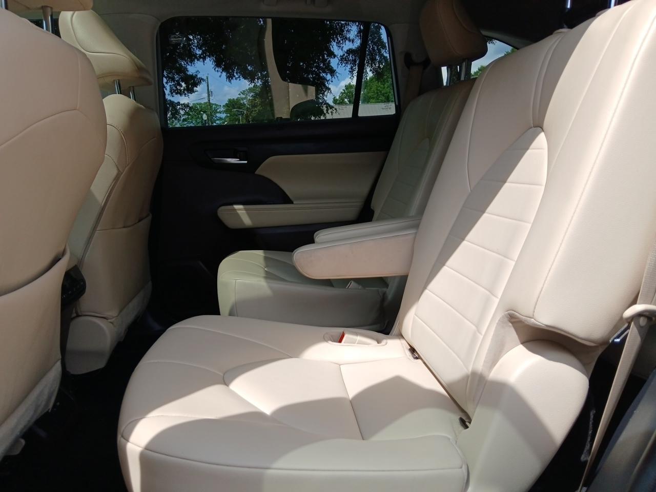 Toyota Highlander XLE FWD V6 2022