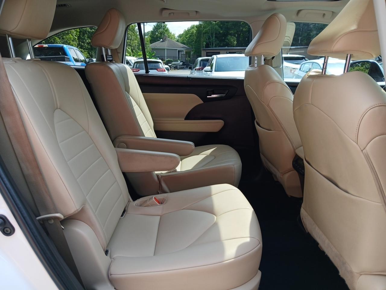 Toyota Highlander XLE FWD V6 2022