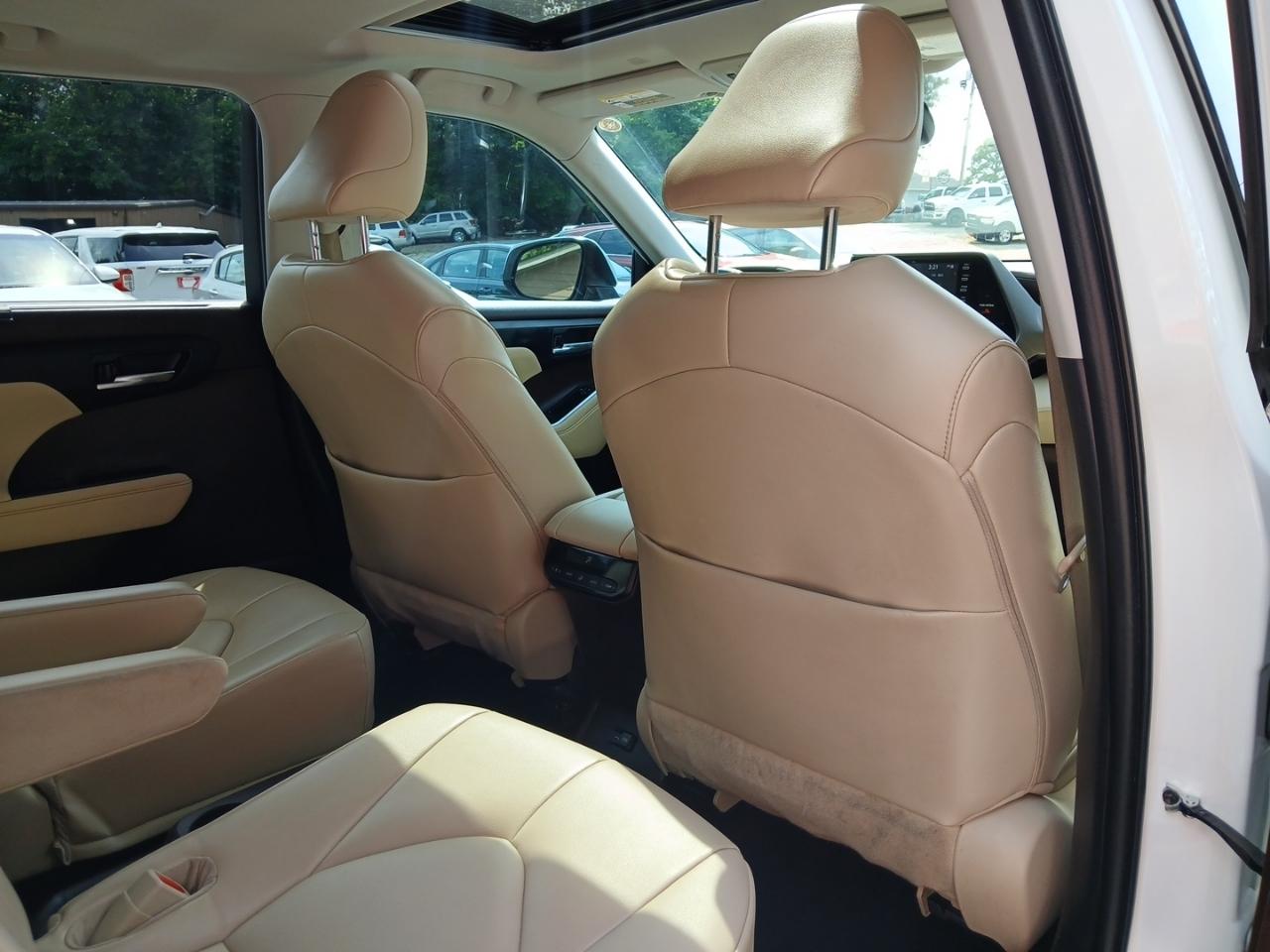 Toyota Highlander XLE FWD V6 2022