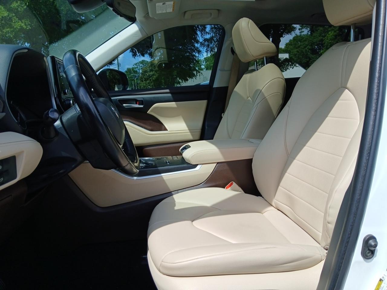 Toyota Highlander XLE FWD V6 2022