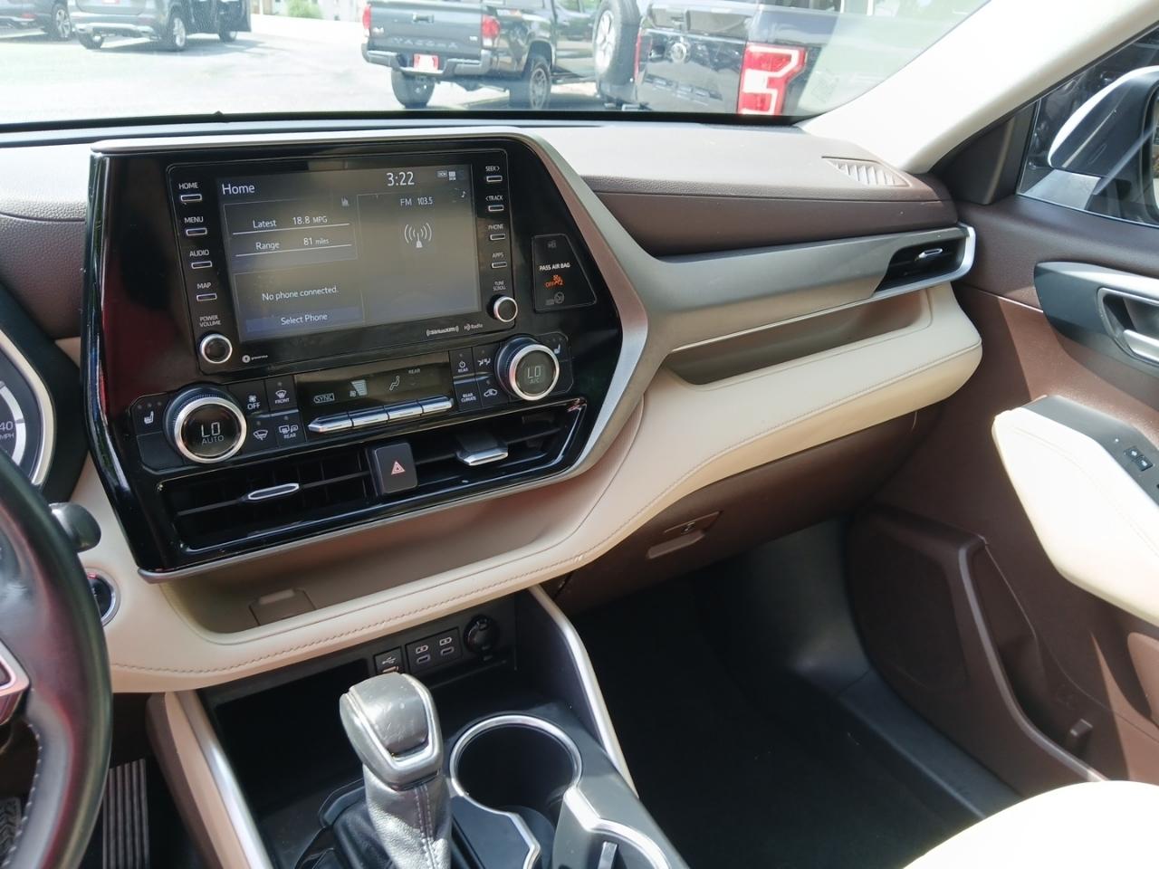 Toyota Highlander XLE FWD V6 2022