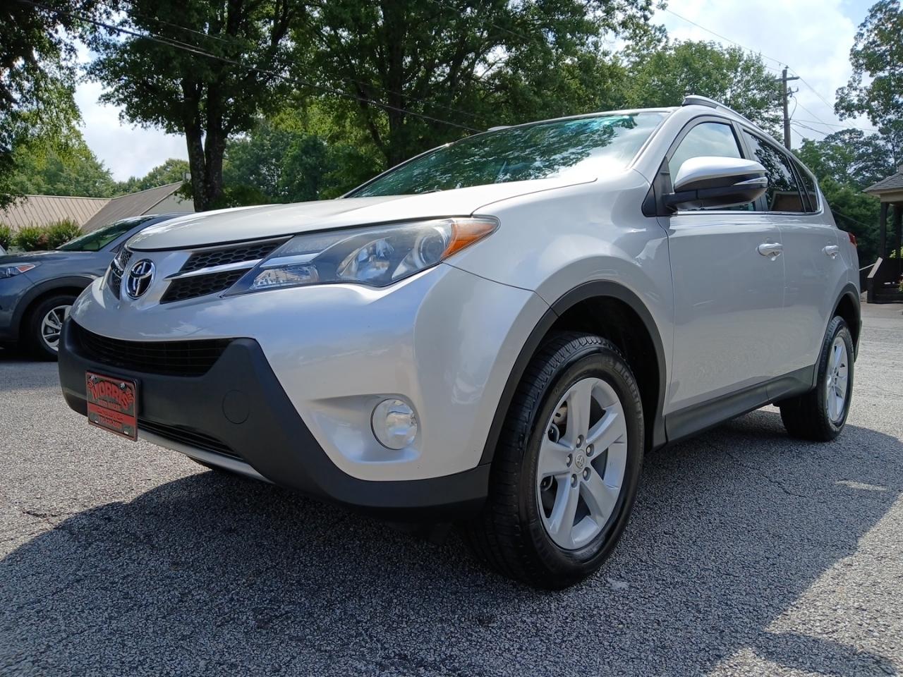 Toyota RAV4 XLE FWD 2014