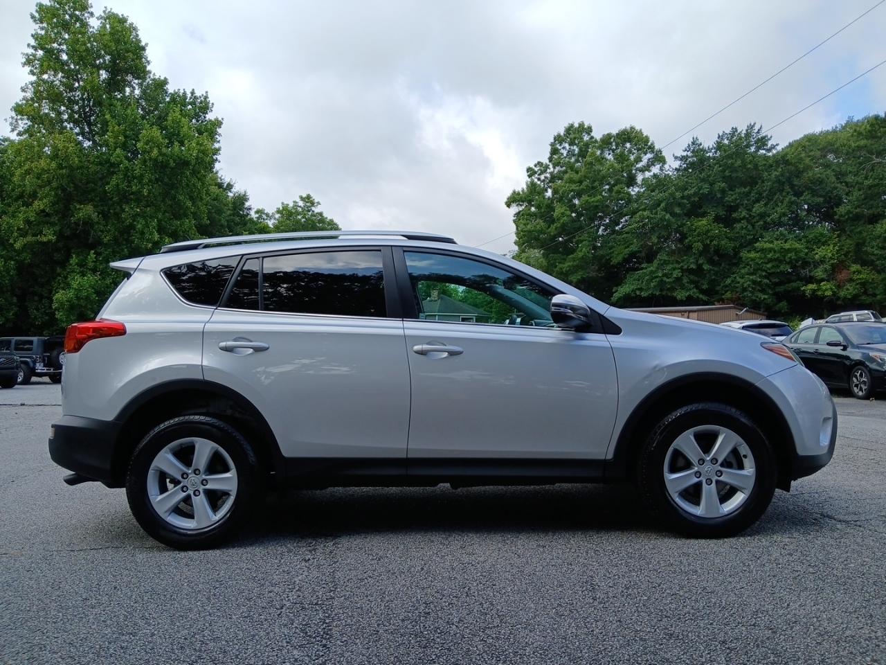 Toyota RAV4 XLE FWD 2014