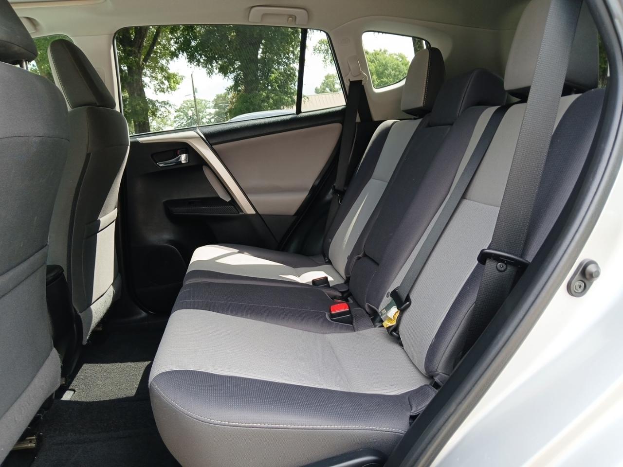 Toyota RAV4 XLE FWD 2014