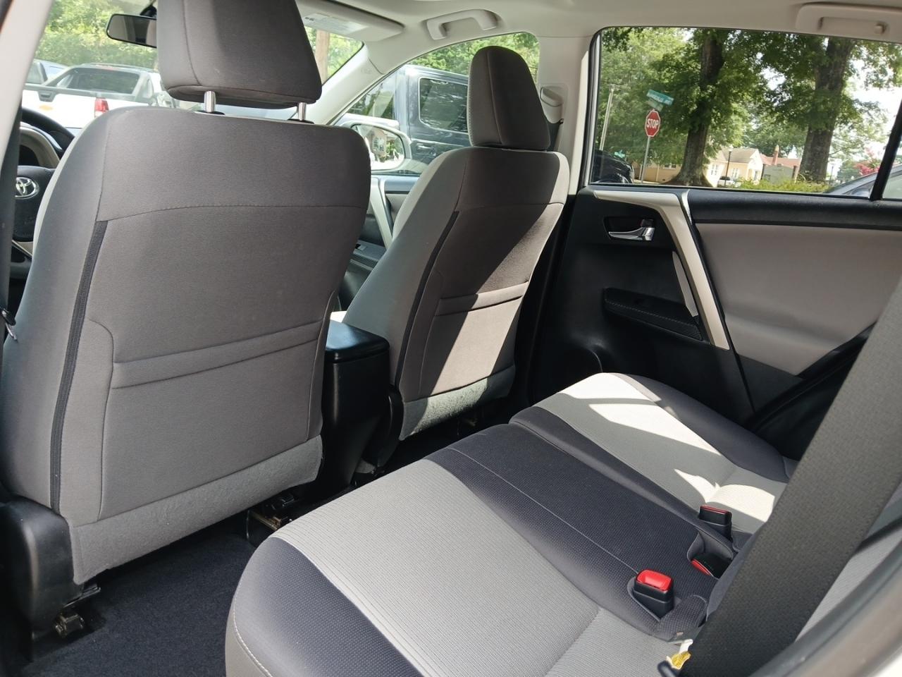 Toyota RAV4 XLE FWD 2014