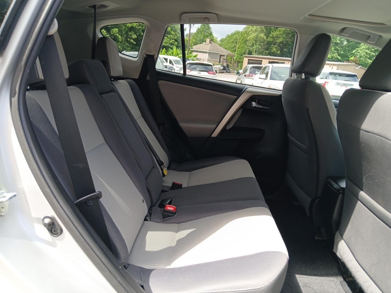 Toyota RAV4 XLE FWD 2014