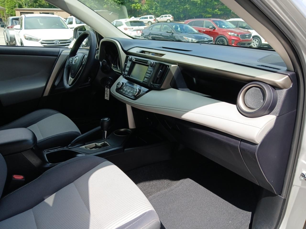 Toyota RAV4 XLE FWD 2014
