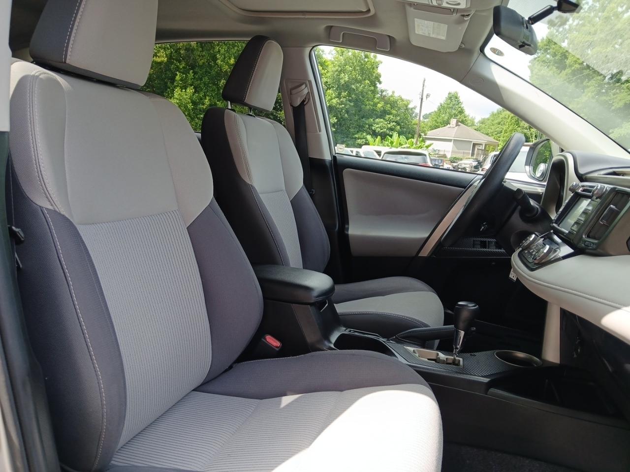 Toyota RAV4 XLE FWD 2014