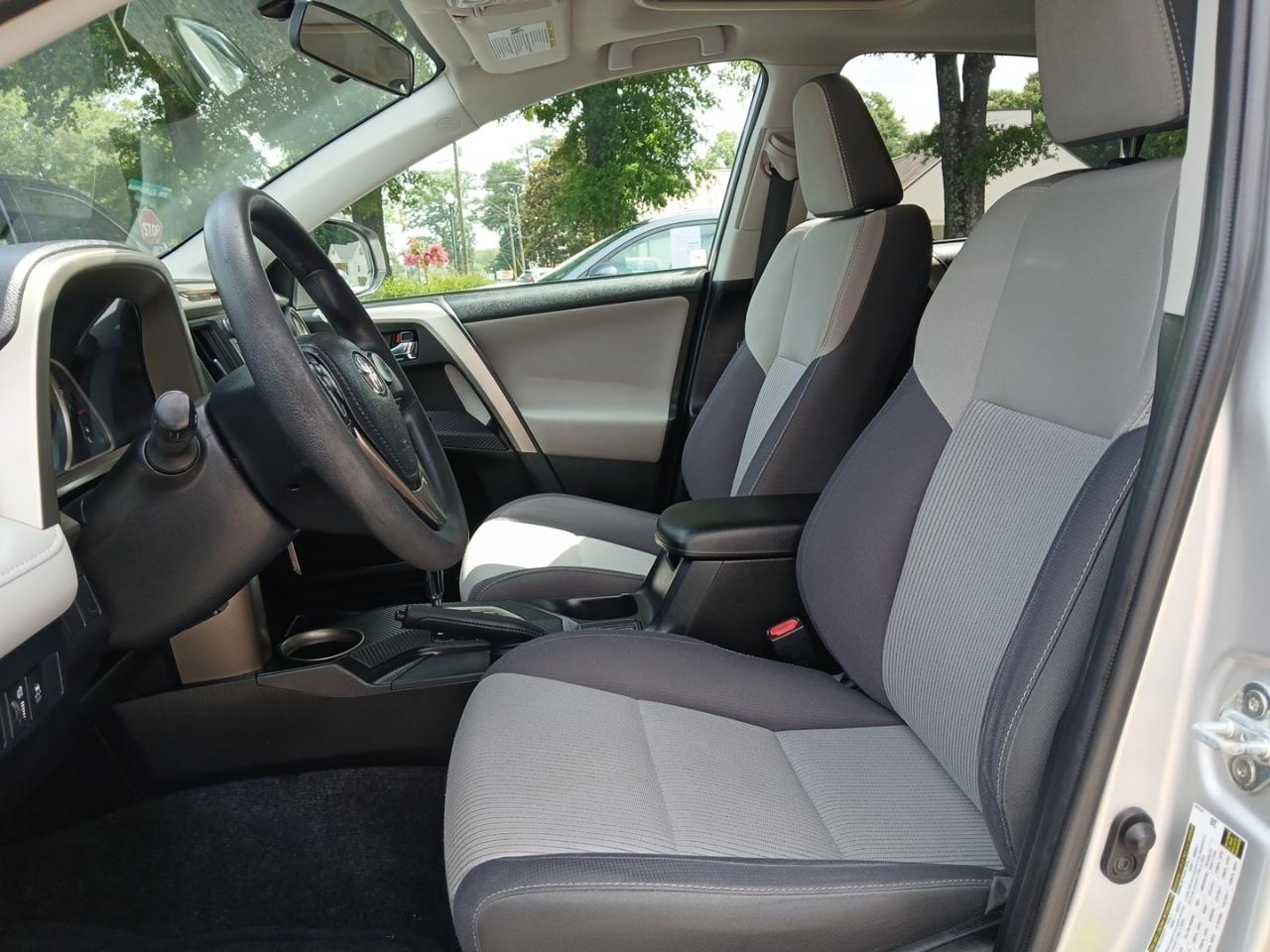 Toyota RAV4 XLE FWD 2014