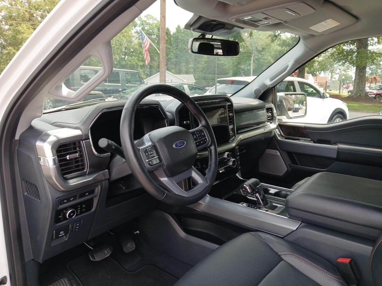 Ford F-150 4WD SuperCrew 145" Lariat 2023