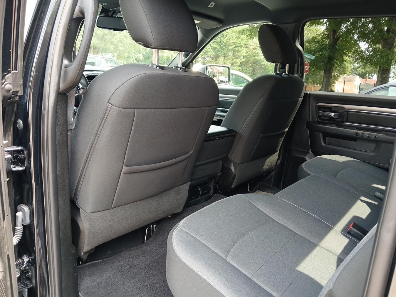 RAM 1500 Classic Tradesman Crew Cab SWB 4WD 2022