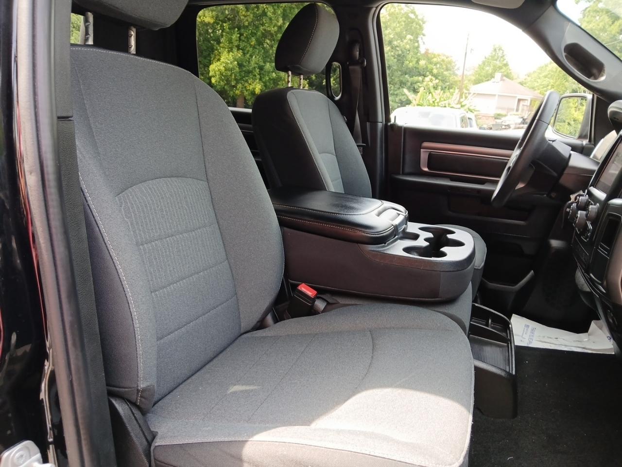 RAM 1500 Classic Tradesman Crew Cab SWB 4WD 2022