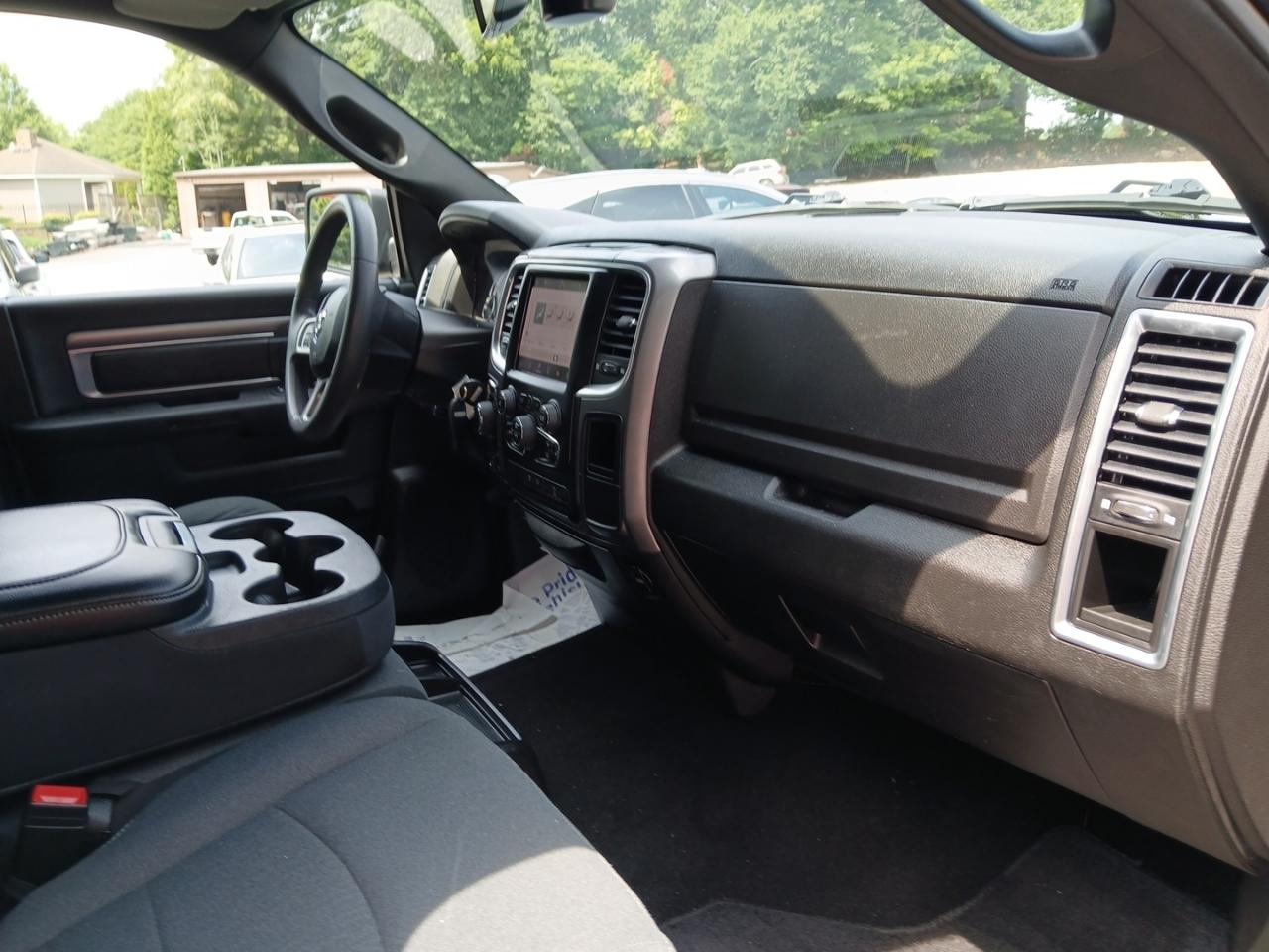 RAM 1500 Classic Tradesman Crew Cab SWB 4WD 2022
