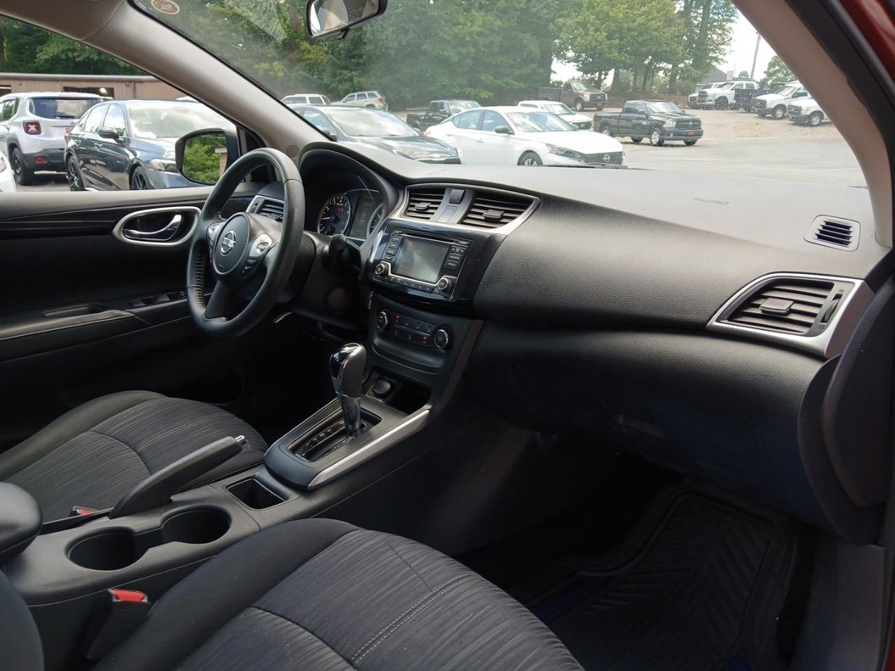 Nissan Sentra S 6MT 2017