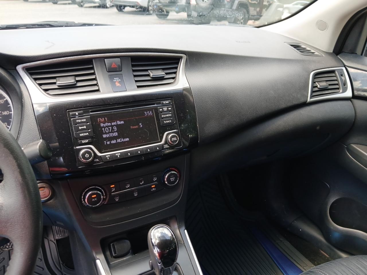 Nissan Sentra S 6MT 2017