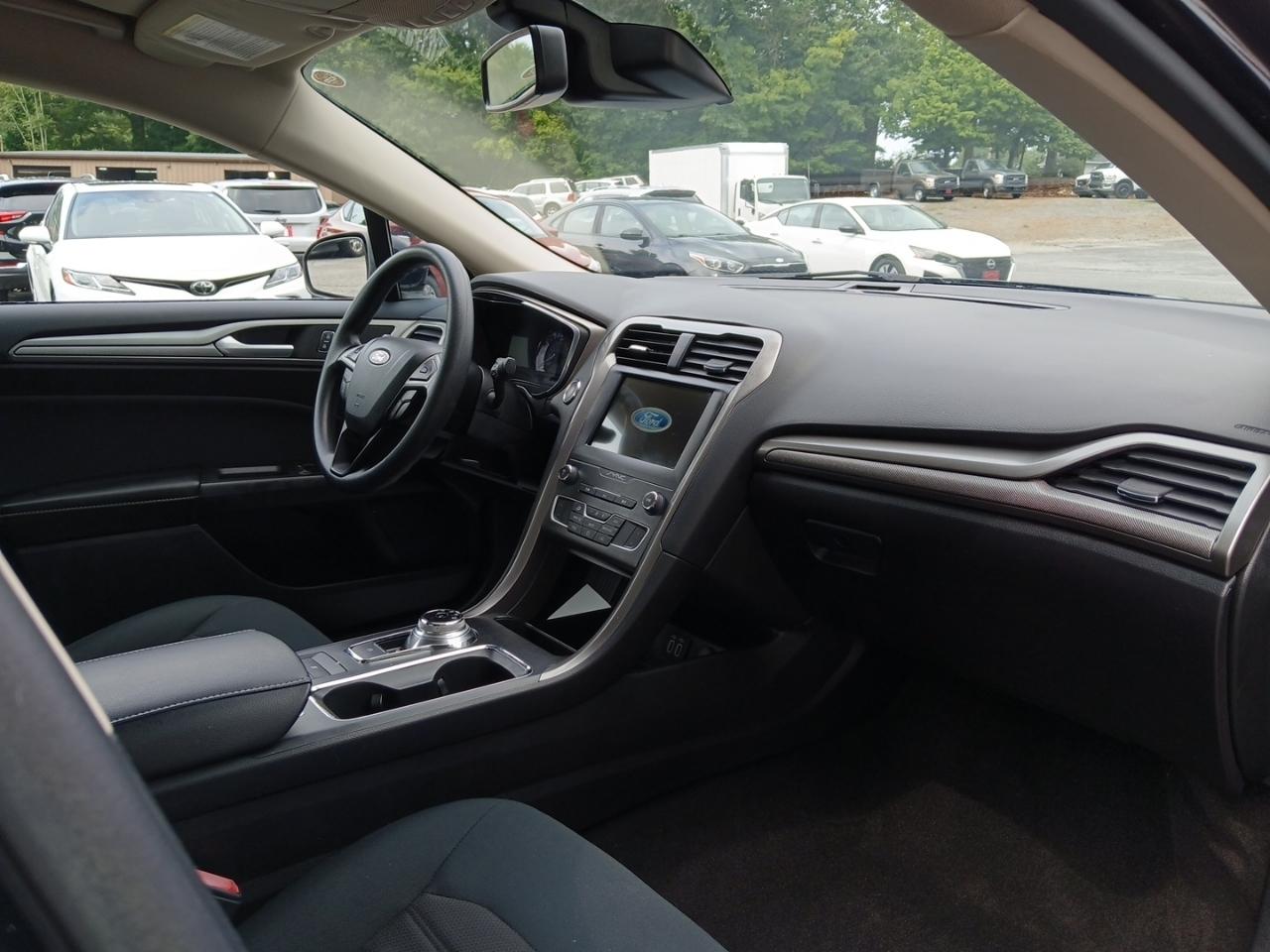 Ford Fusion SE 2020