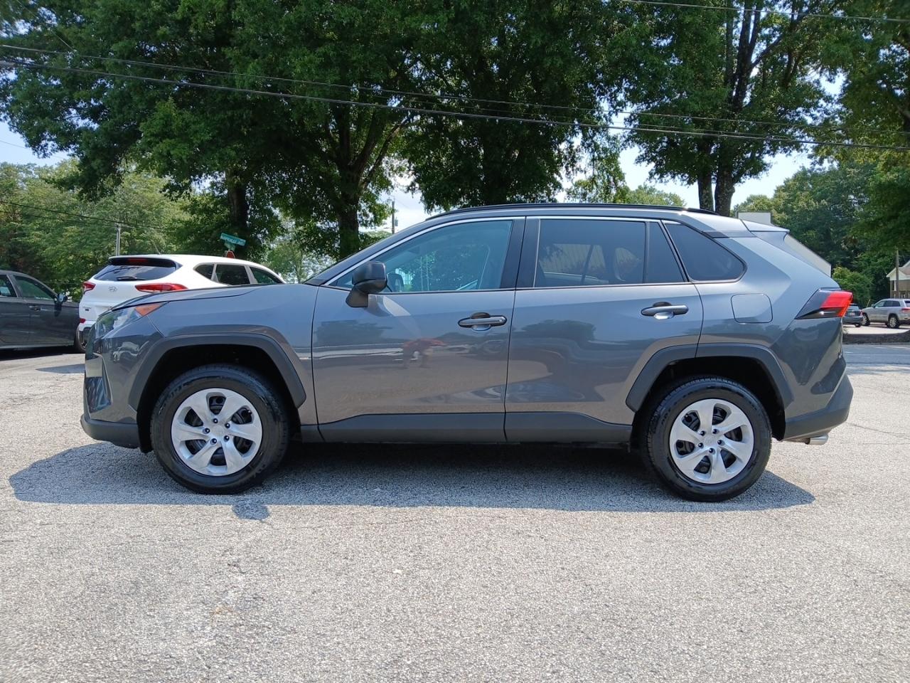 Toyota RAV4 LE 2021