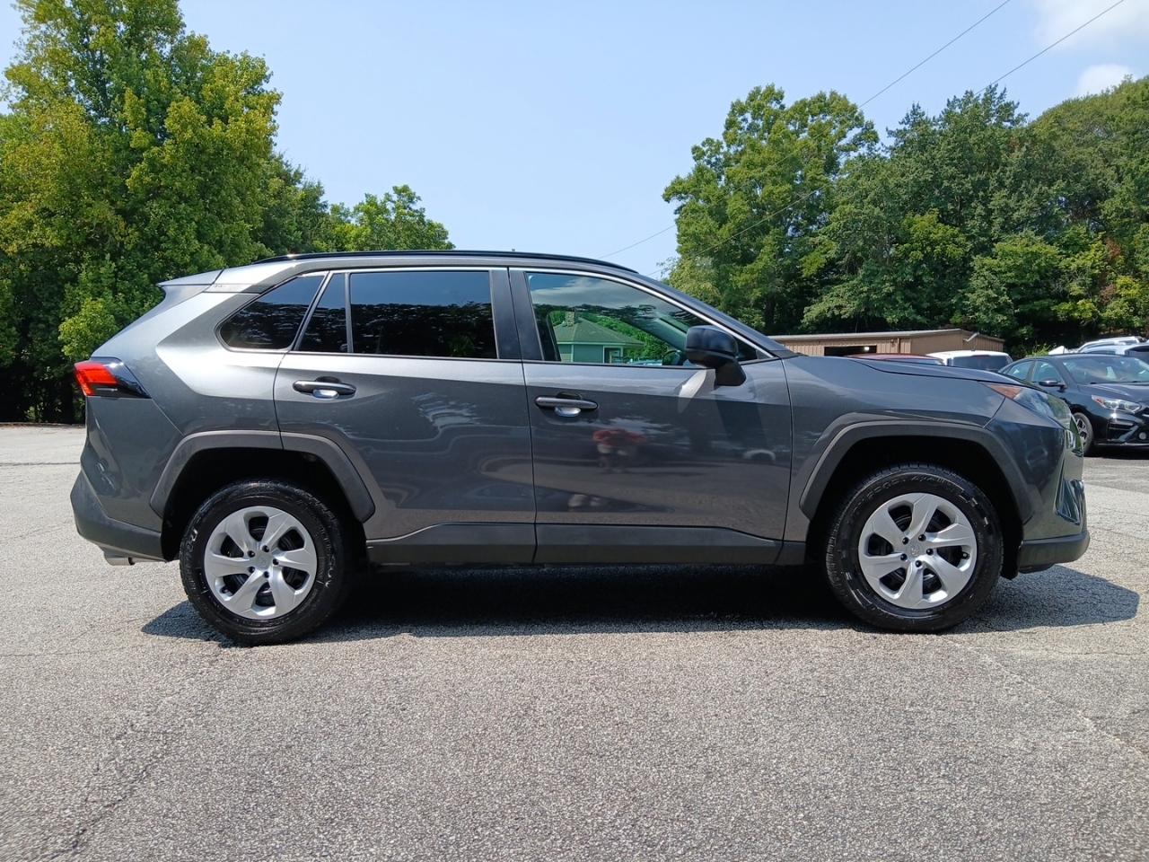 Toyota RAV4 LE 2021