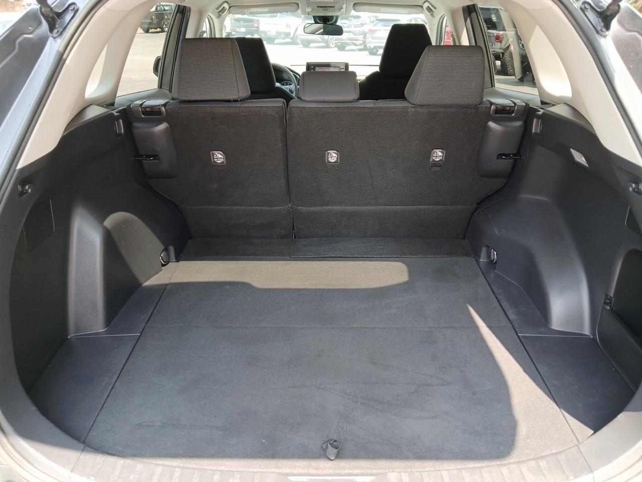 Toyota RAV4 LE 2021