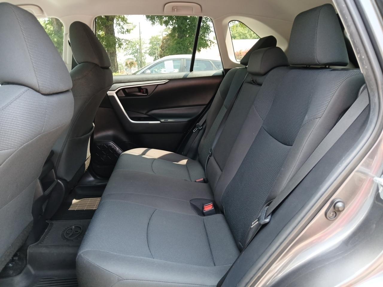 Toyota RAV4 LE 2021