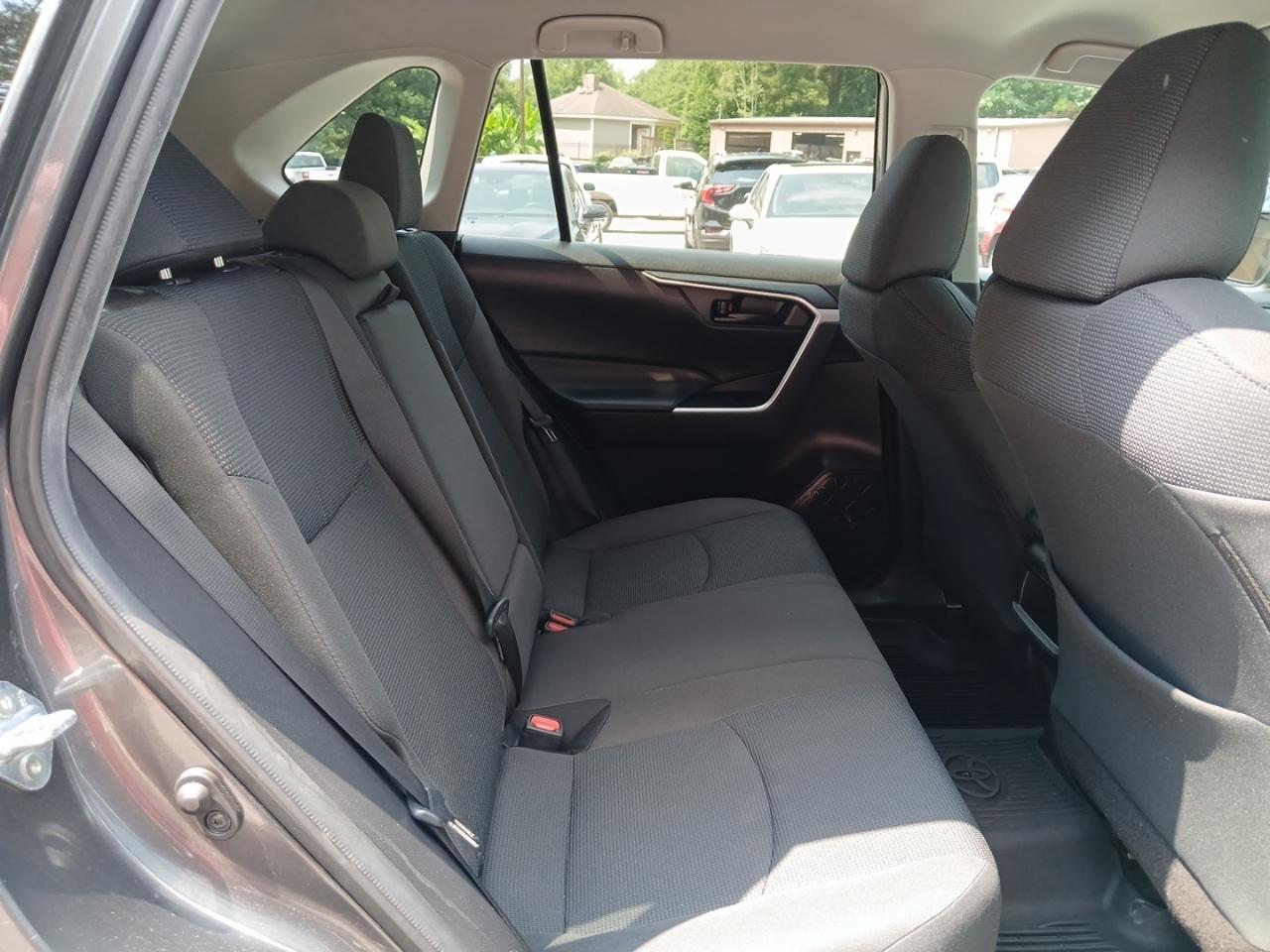 Toyota RAV4 LE 2021