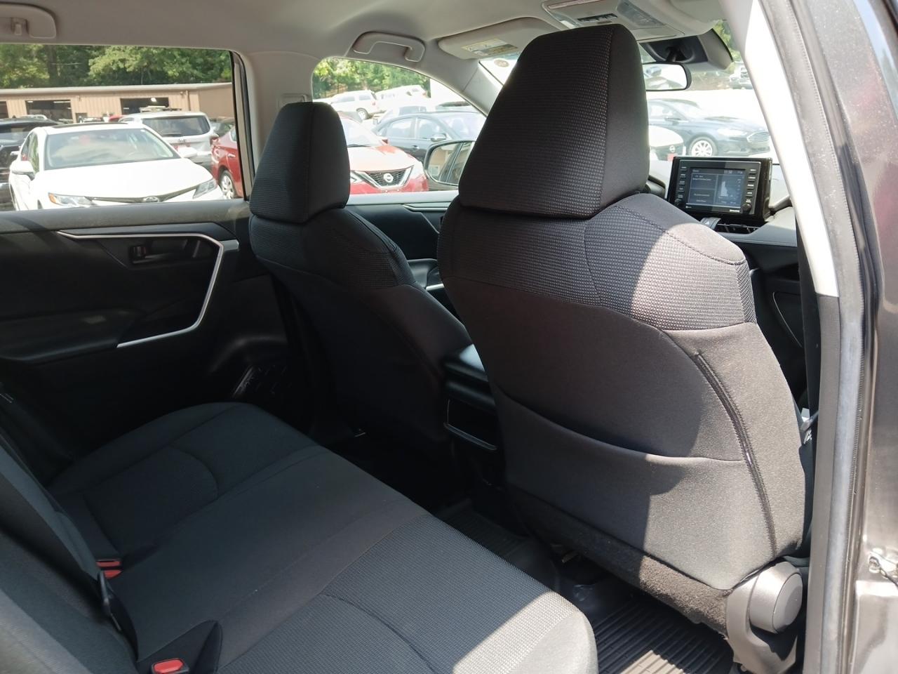 Toyota RAV4 LE 2021
